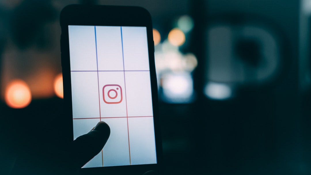 インスタグラムとスマホ画面