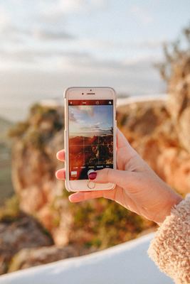 iPhoneの動画撮影方法！本格的な動画を撮るのにおすすめな機材も紹介！のイメージ