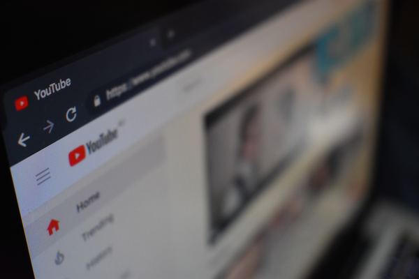 テレビでYouTubeが見れない原因と対処法!SonyBRAVIAで再生できない理由も解説!のイメージ