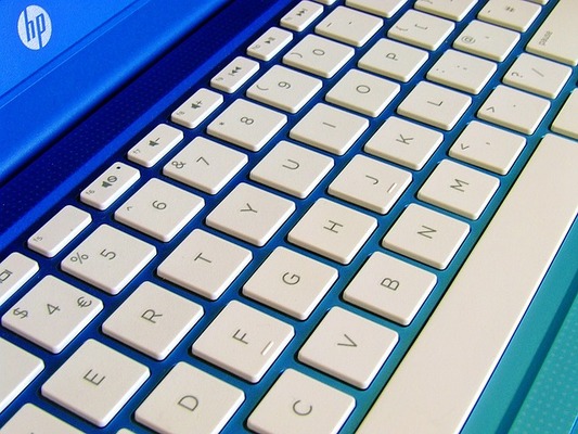 Windowsパソコンで90度回転した画面の向きを戻す方法！ディスプレイ設定を解説！のイメージ